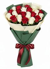 Букет Микс из красных и белых роз в Богородском