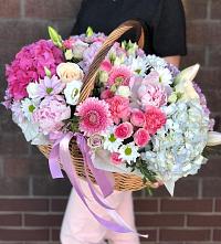 Композиция солнечный день в Богородском Цветочная композиция из Розы, Хризантемы, Пионы и Лизиантусы в корзине в Богородском