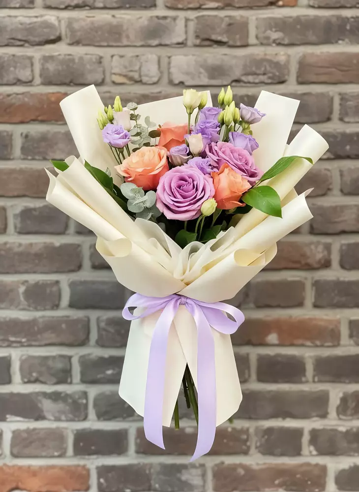 Букет цветов из: Лизиантусы и Розы в Богородском