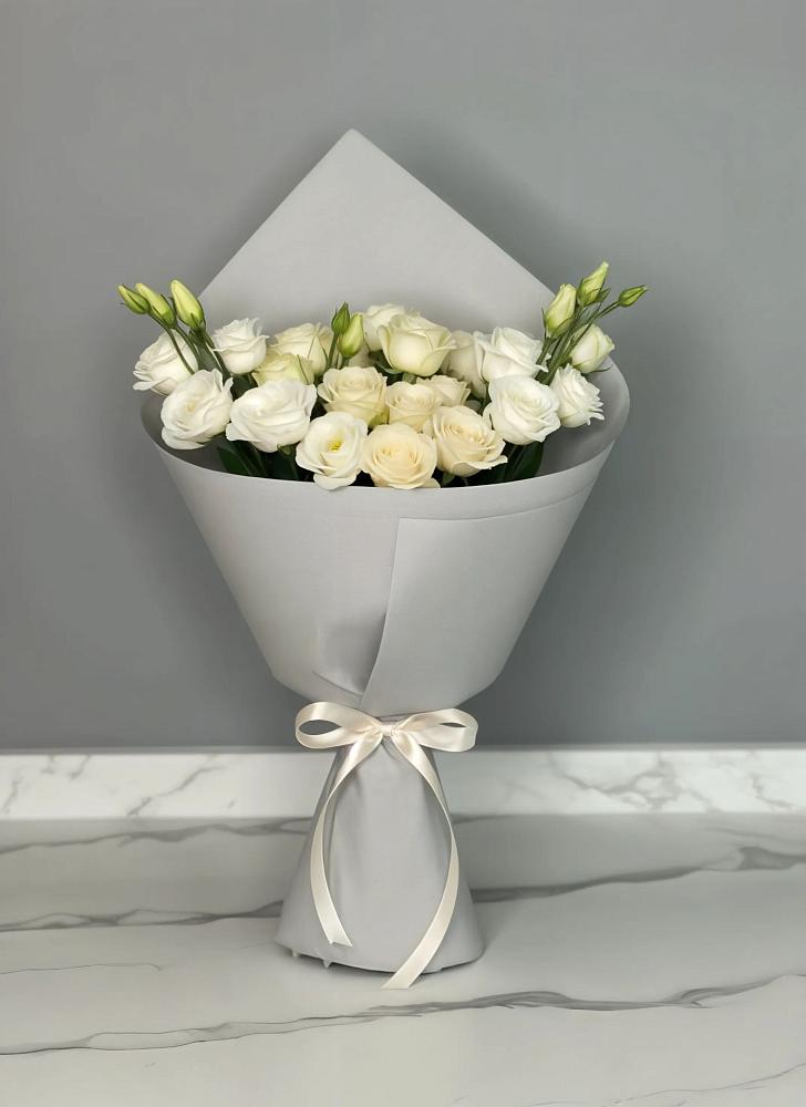 Букет цветов из: Розы и Лизиантусы в Богородском