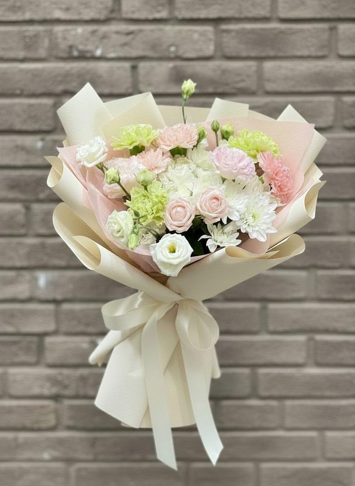 Букет цветов из: Гвоздики, Розы, Лизиантусы и Хризантемы в Богородском