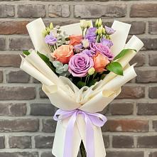 Букет цветов из:  Лизиантусы и Розы в Богородском