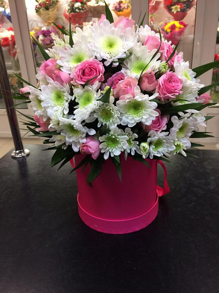 Цветочная композиция из Розы и Хризантемы в шляпной коробке в Богородском