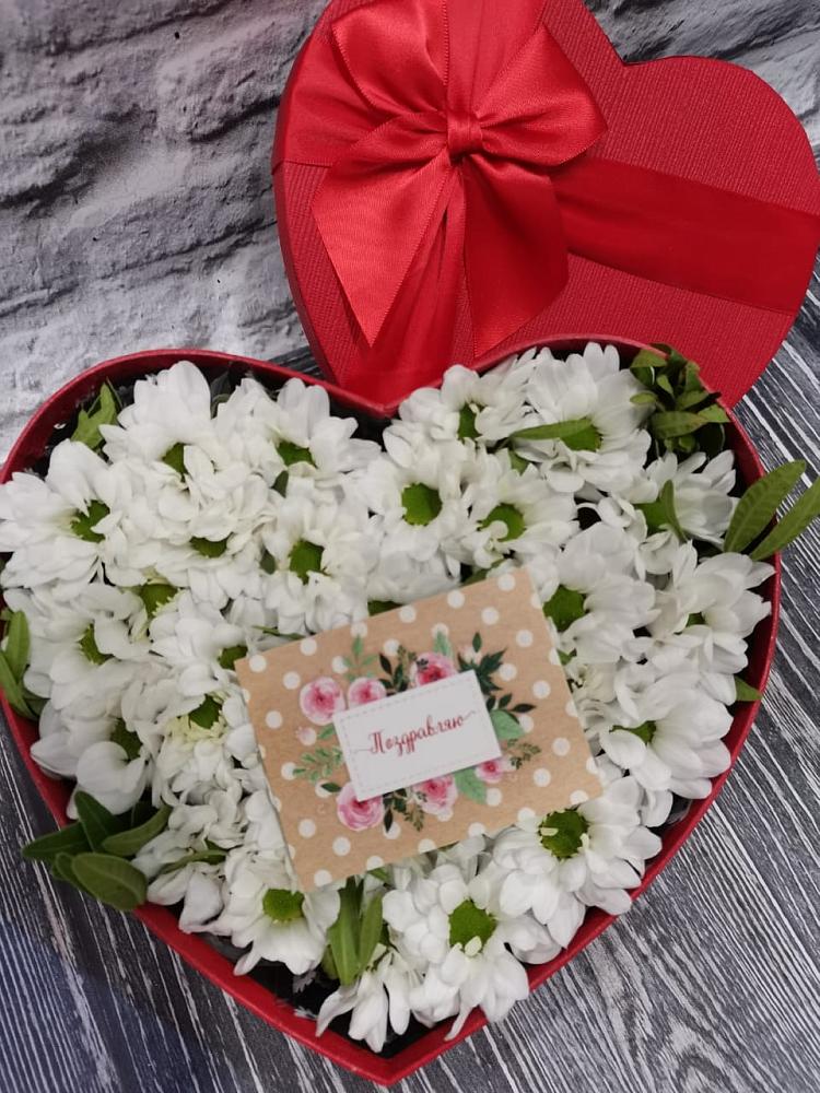 Цветочная композиция из Хризантемы в виде сердца в Богородском