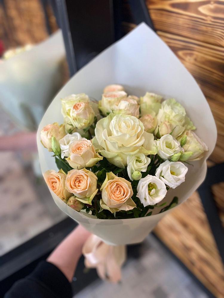 Букет цветов из: Розы и Лизиантусы в Богородском